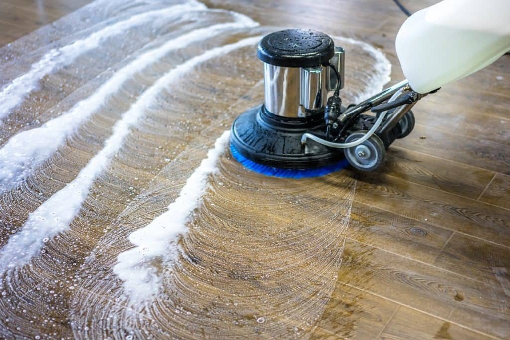 cleaning hardwood floors with steam