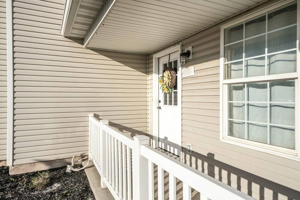 cleaning vinyl siding